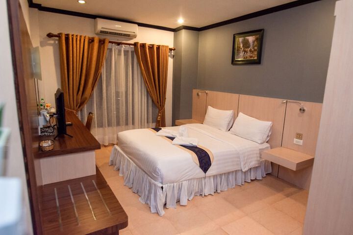 Room 15 of 37