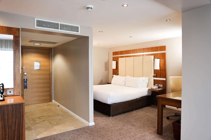 Room 12 of 121