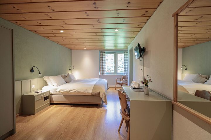 Room 48 of 102