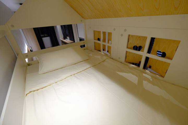 Room 51 of 112