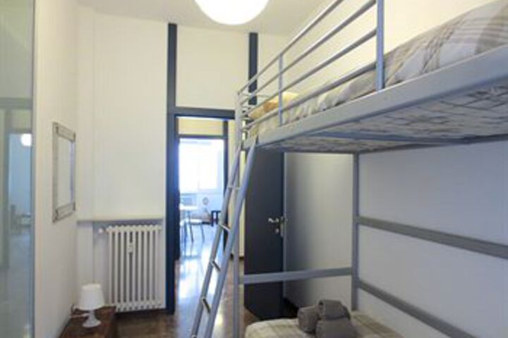 Room 17 of 49