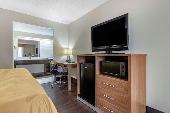 1 King Bed (9 of 14)