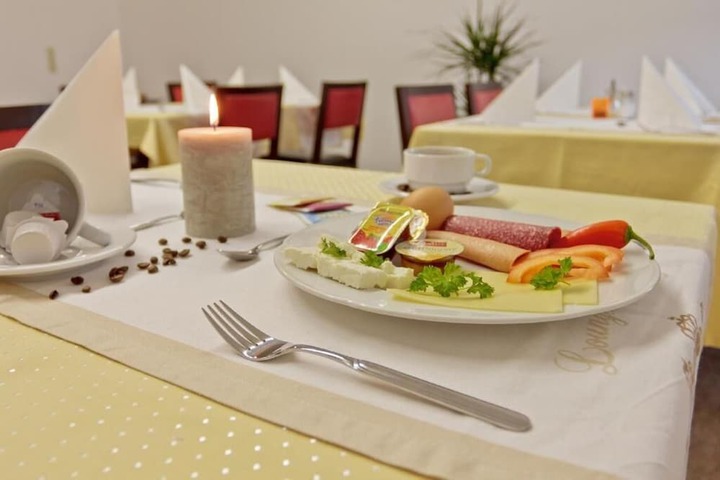 Dining 12 of 14