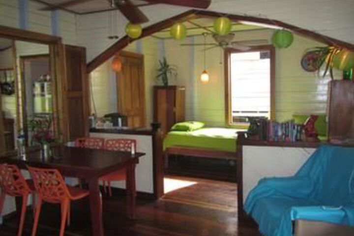 Room 13 of 18