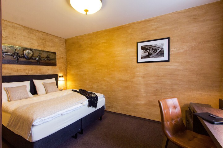 Room 4 of 81