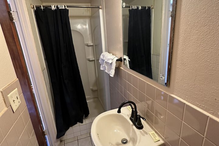 Room 8 of 10