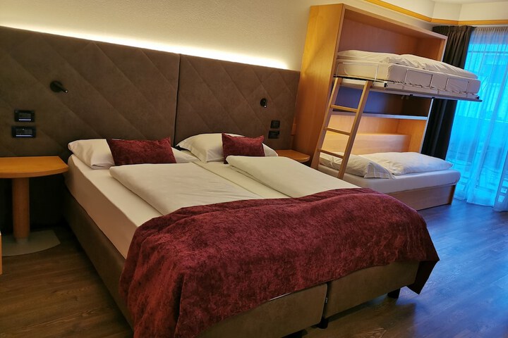 Room 21 of 107