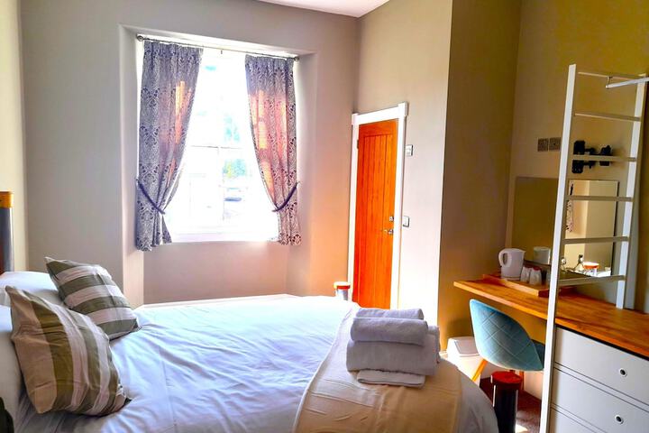 Room 5 of 20