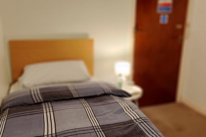 Room 6 of 27