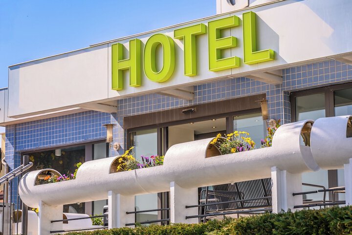 Hotel 94 of 97