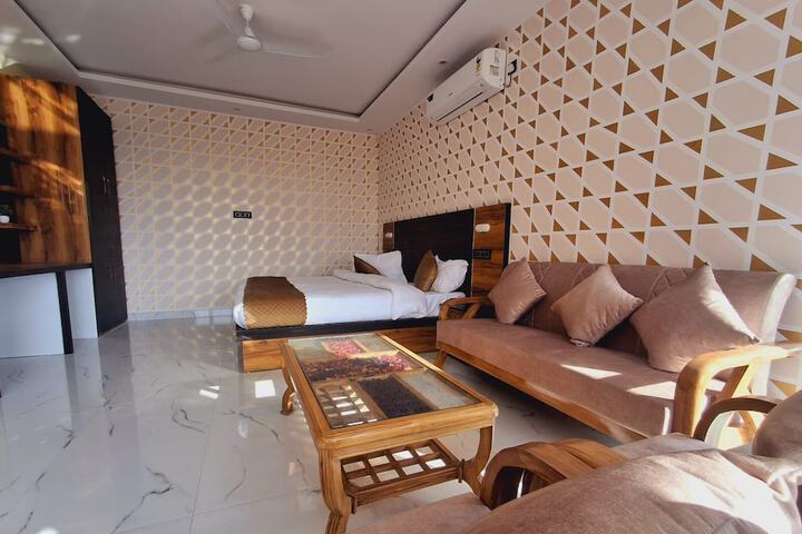 Room 2 of 29