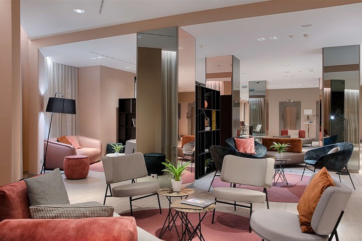Entrance & Lobby