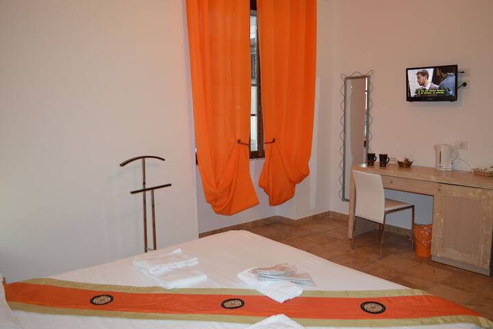 Room 16 of 44