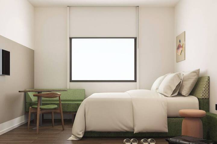 Room 5 of 12
