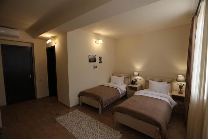 Room 12 of 27