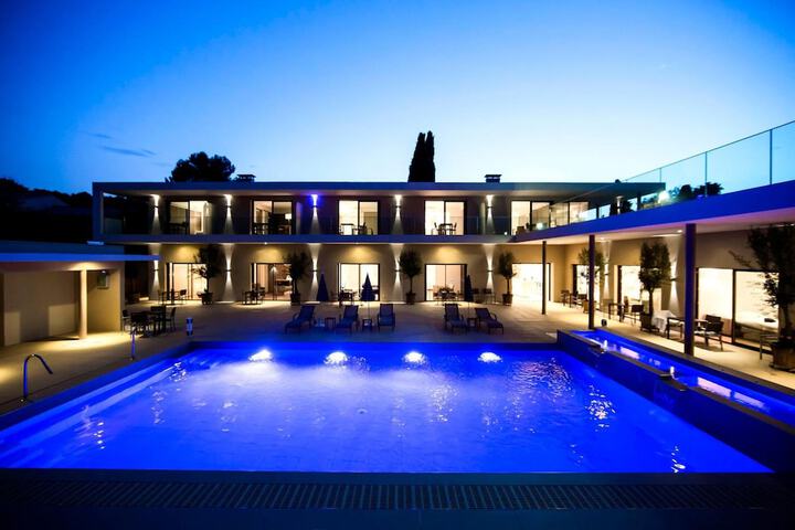 Pool 28 of 51