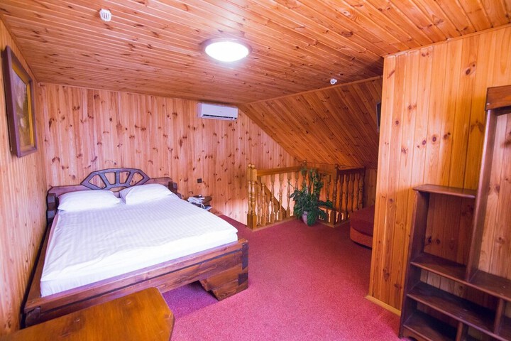 Room 7 of 66