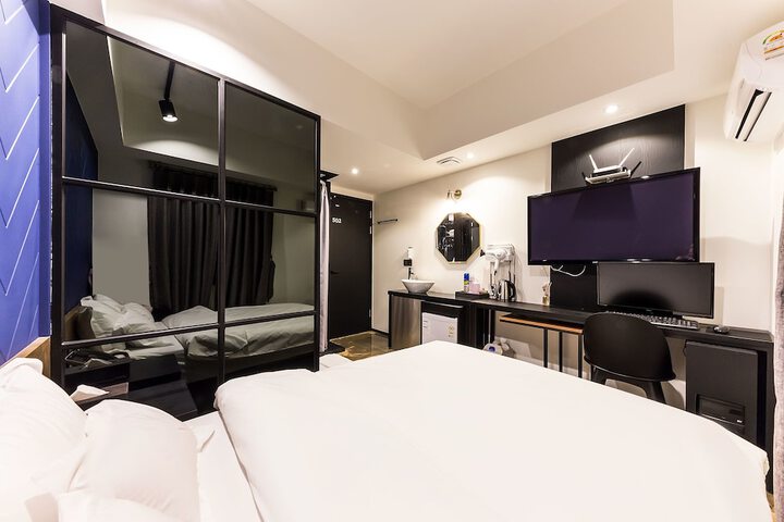 Room 16 of 43