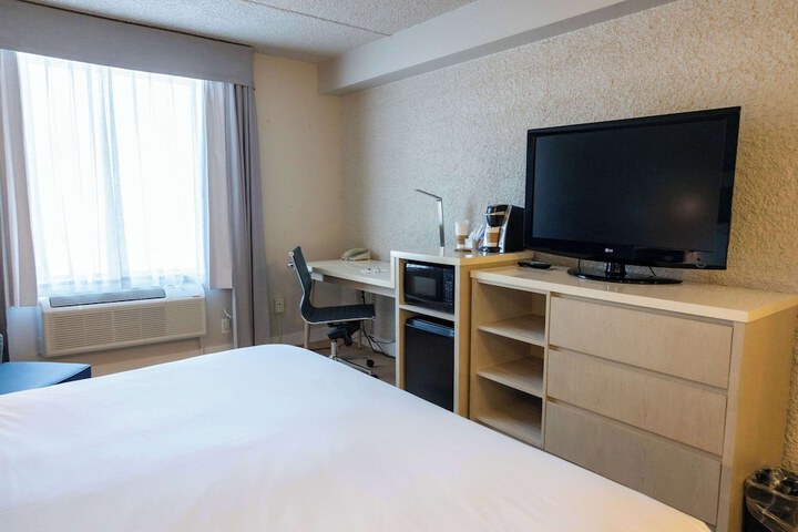 Room 18 of 48
