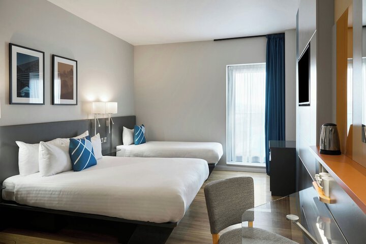 Room 5 of 40