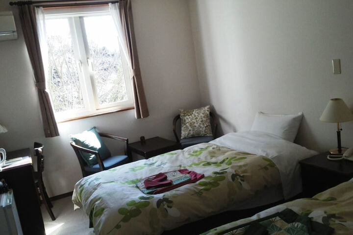 Room 8 of 27