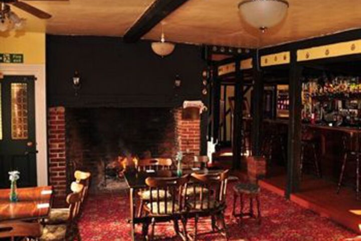Lounge 6 of 7