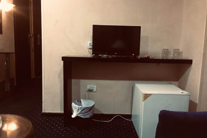Room 11 of 27