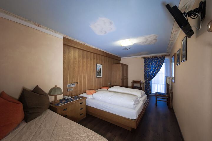 Room 7 of 37