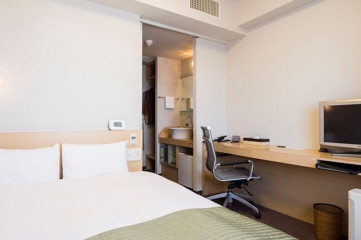 Room 10 of 48
