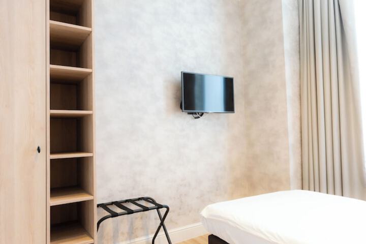 Room 20 of 108