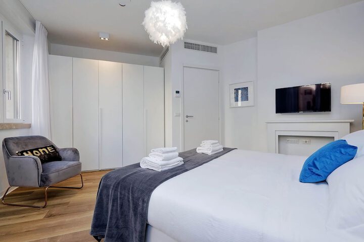 Room 12 of 195