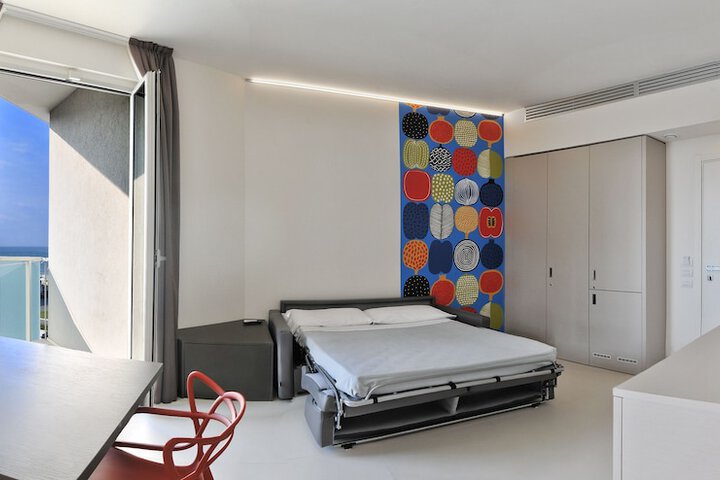 Room 5 of 85