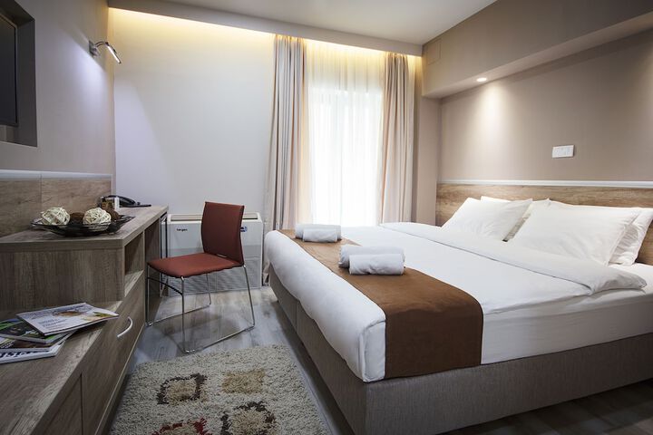Room 6 of 113
