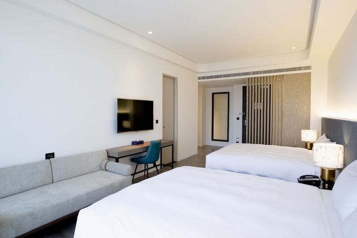 Room 8 of 49