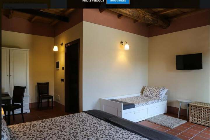 Room 9 of 32