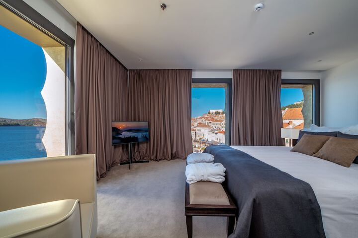 Room 15 of 50
