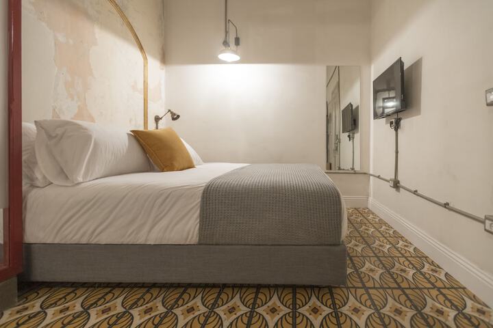 Room 8 of 38