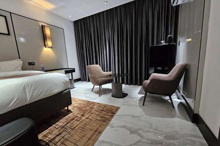 Room 9 of 63