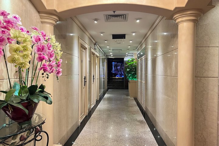 Ballroom/Hall 34 of 46