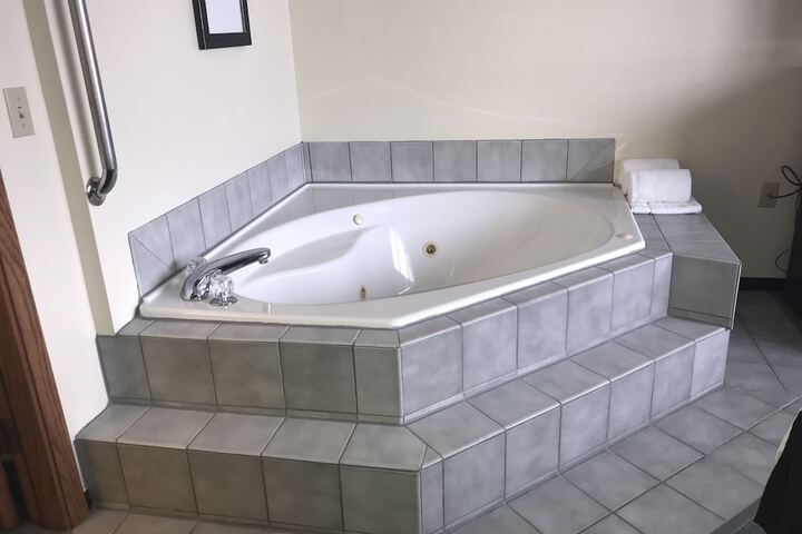 Jetted tub