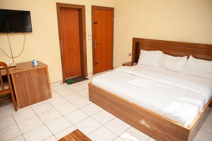 Room 9 of 23
