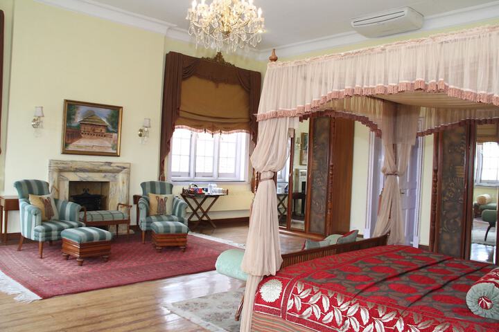 Room 12 of 140