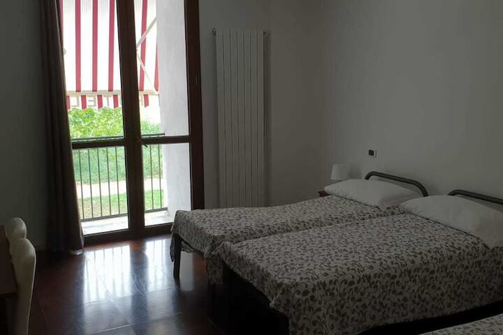 Room 3 of 33
