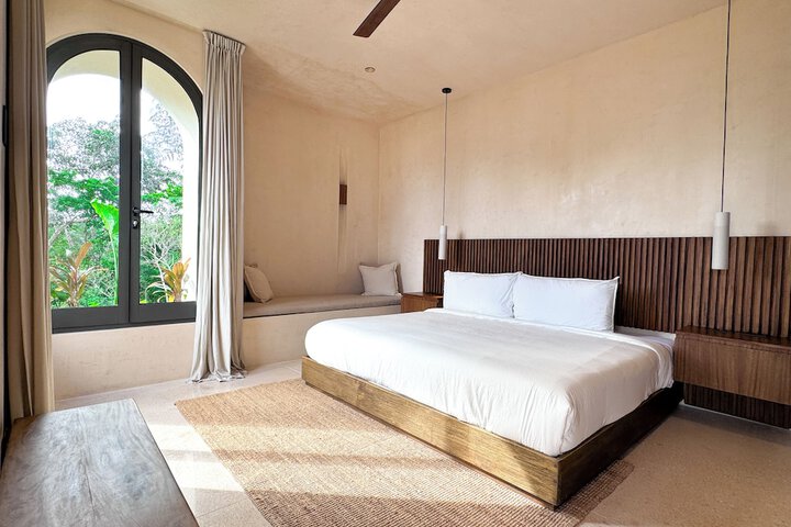 Room 190 of 740