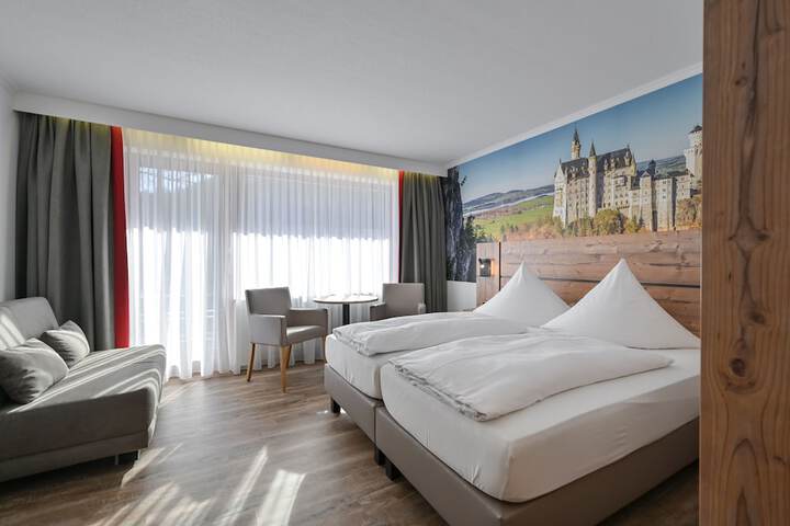 Room 10 of 83