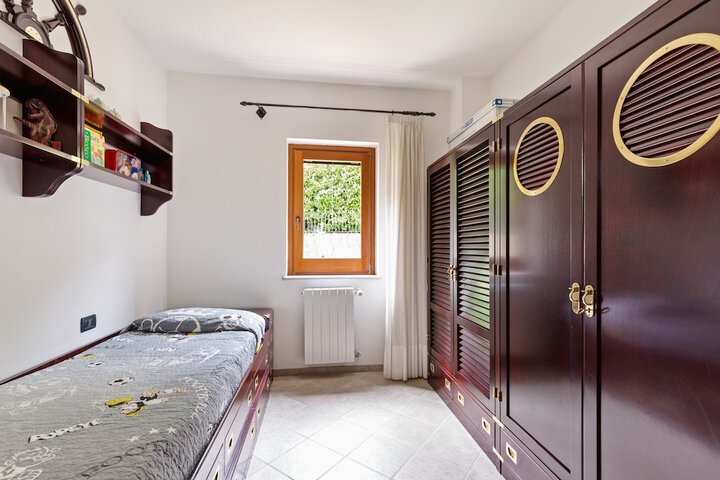 Room 2 of 38