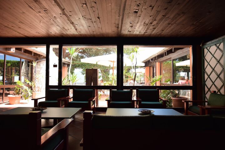 Lounge 51 of 72