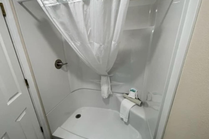 Room 115 of 136
