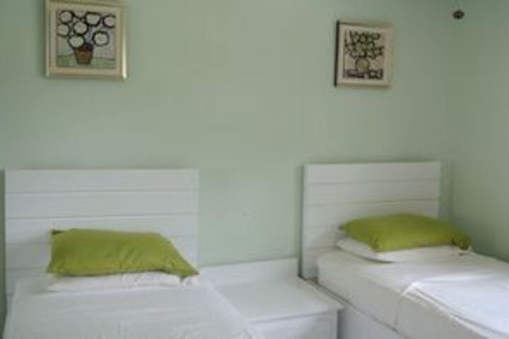 Room 13 of 34