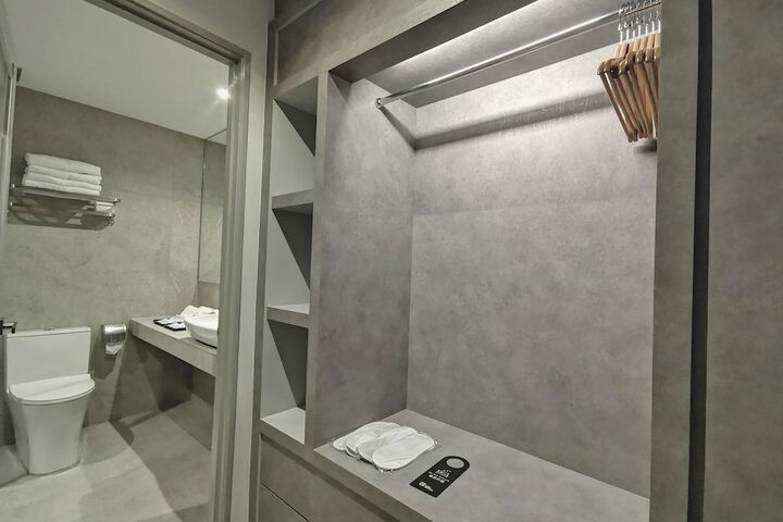 Room 17 of 52